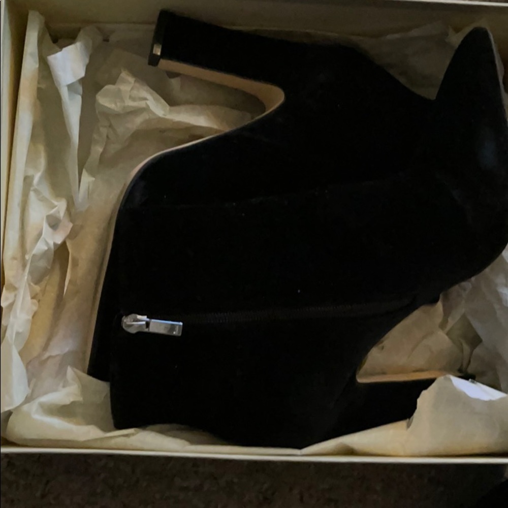 marc fisher velvet boots